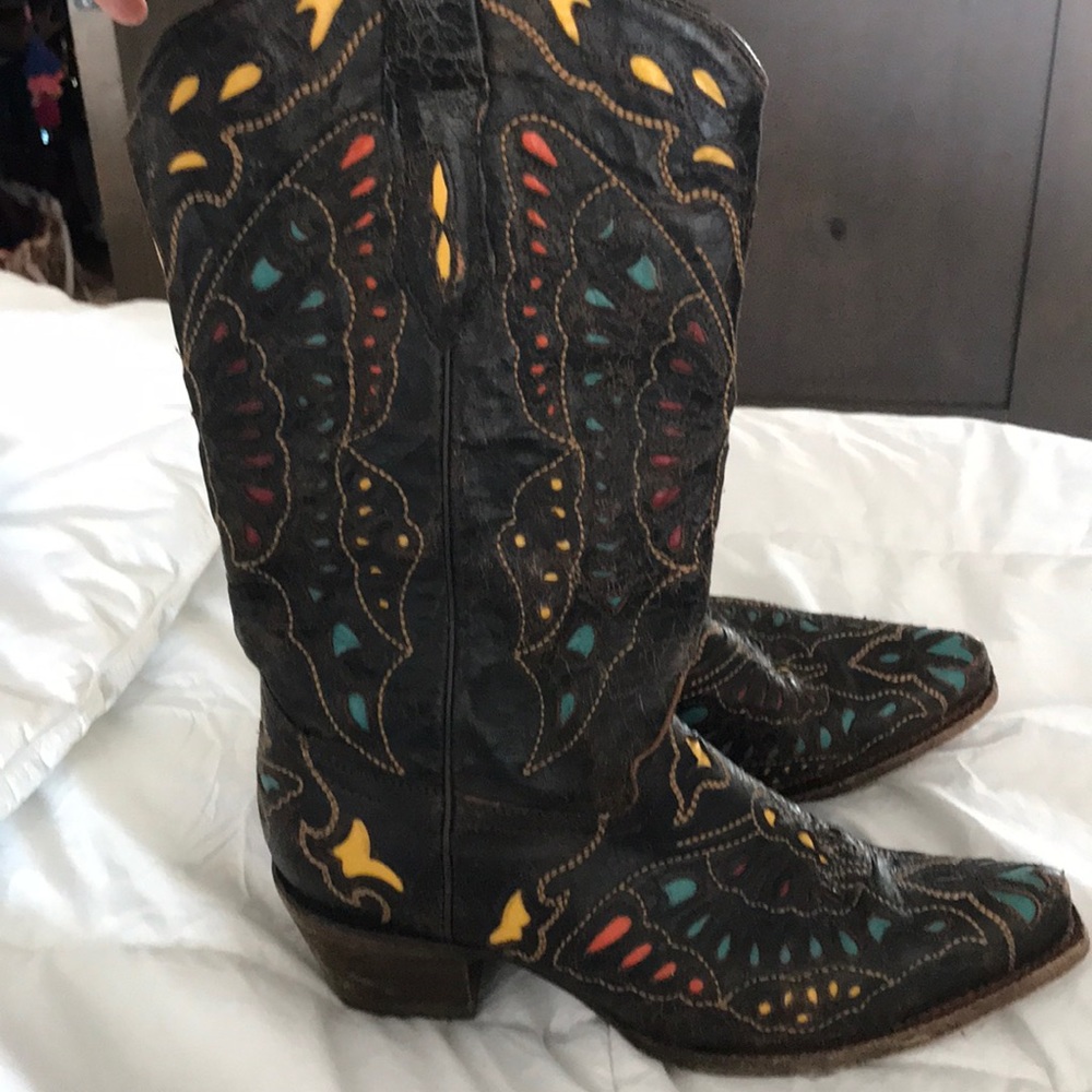 Size 8M Corral boots